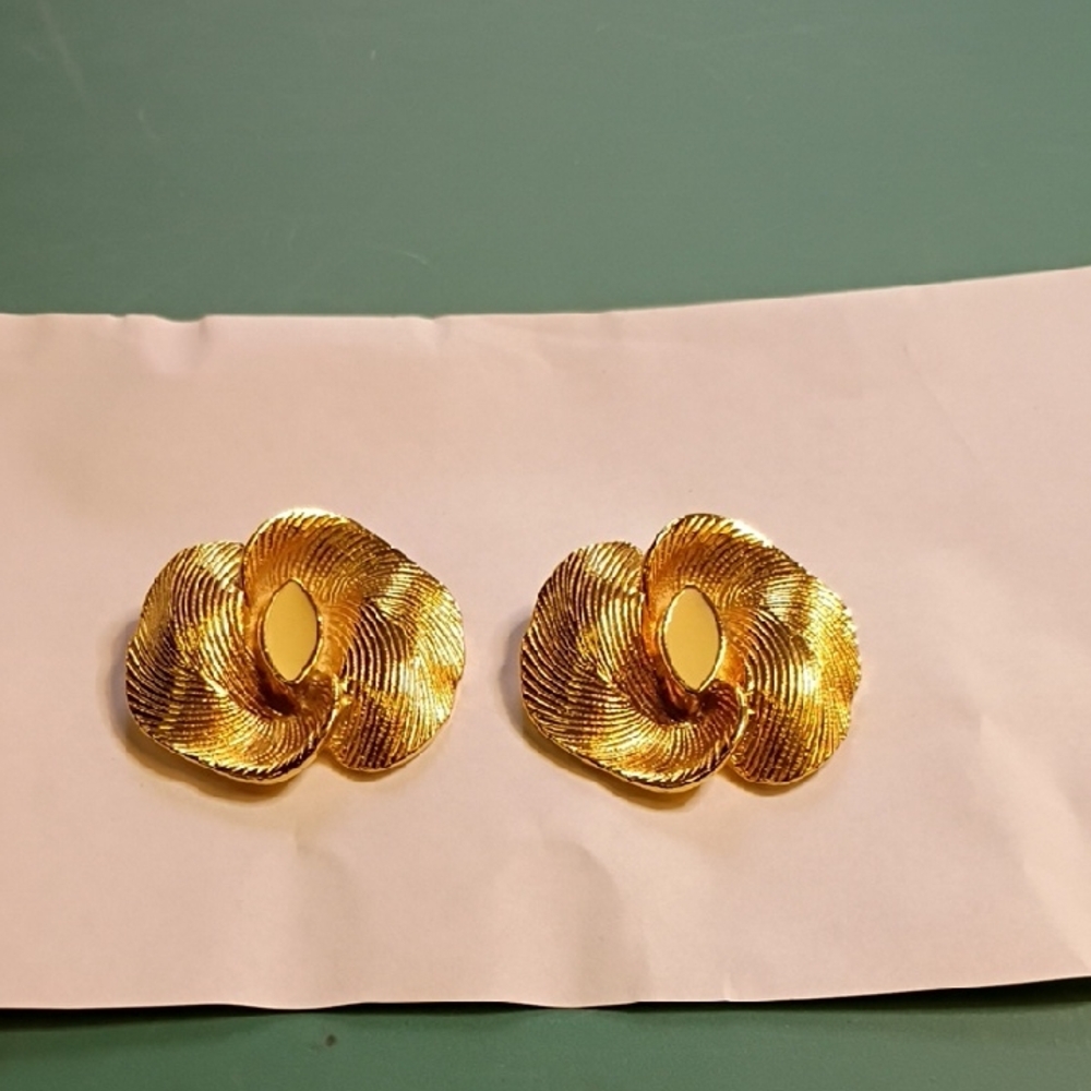 Bluette Radiant Gold Swirl Textured Shoe Clips Vintage Designer Chic